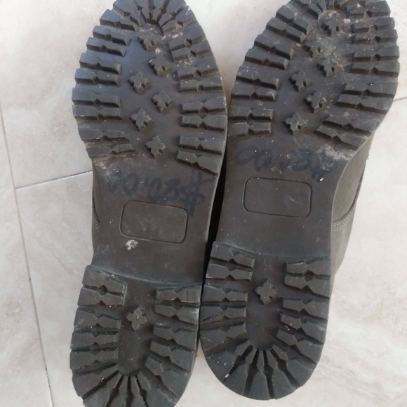 Shoes - Picture 1 of 2